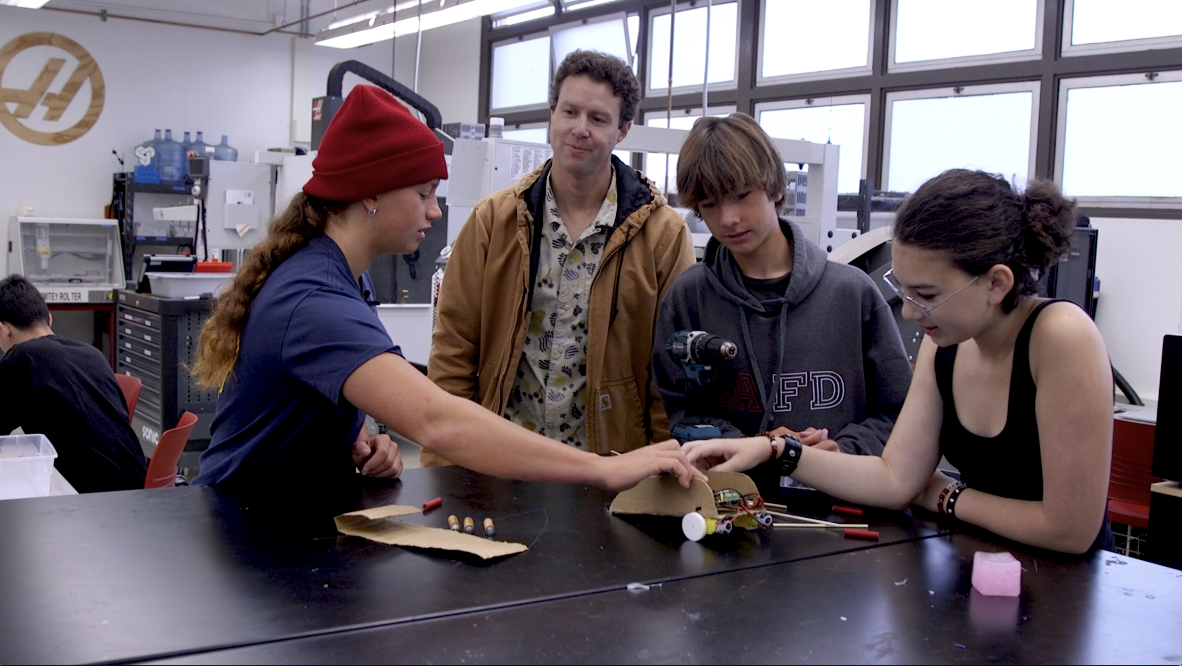 Carpinteria High CTE Engineering Instructor Kurt Miller working with 8th grade students.